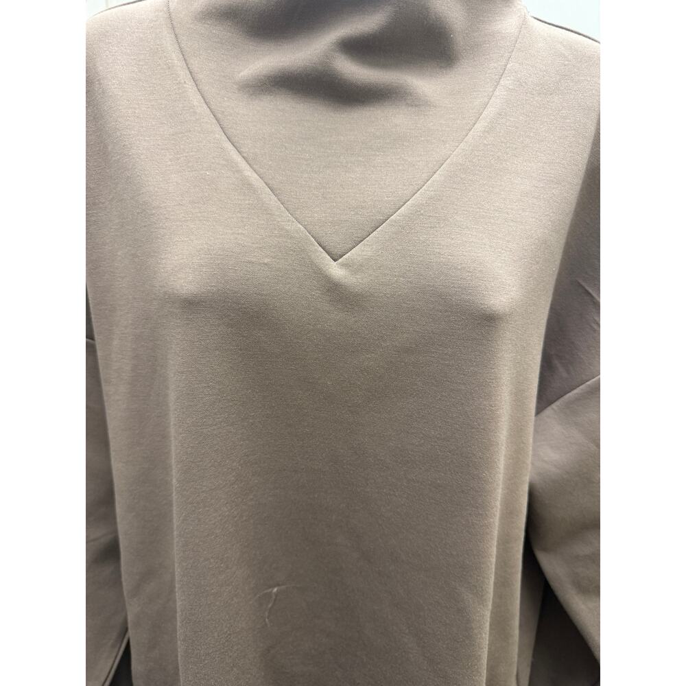 (Lot 2) YOGALICIOUS LUX Women’s M Crosstrain pullover Shirt gray taupe Long - Picture 8 of 8